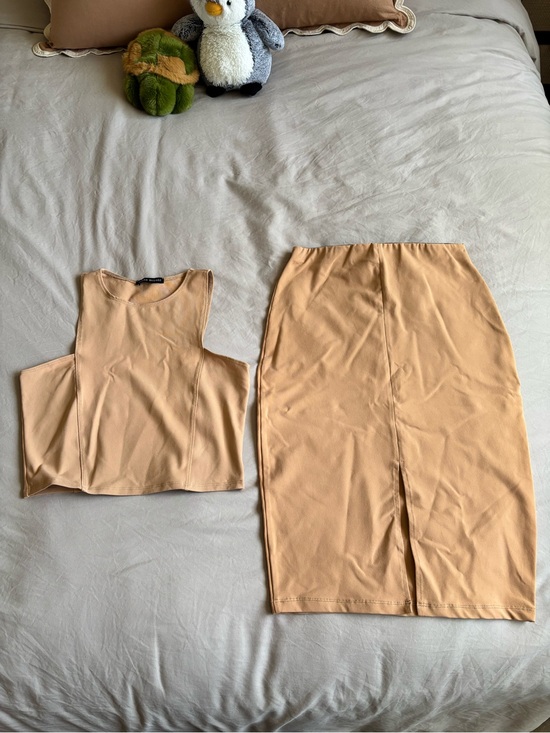 Donna Mizani Dresses & Skirts - Donna Mizani Two-Piece Set-Crop Top & Pencil Skirt